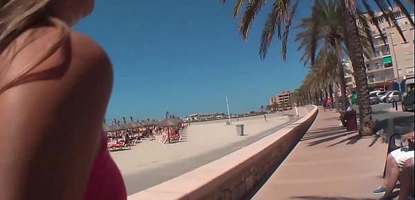 Teen Lena Nitros fick Urlaub auf Malle